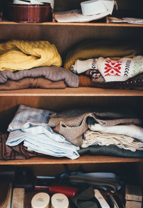 Ideas fotográficas de otoño para Instagram: suéteres de punto en el armario
