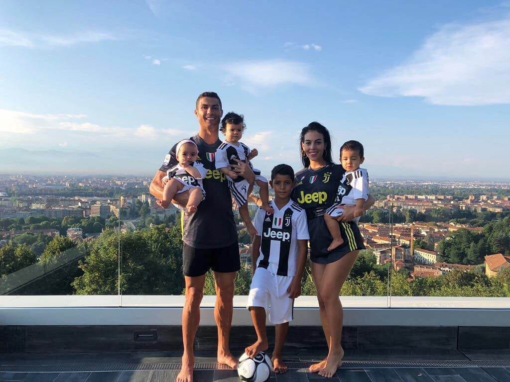 Cristiano Ronaldo con su familia de Instagram