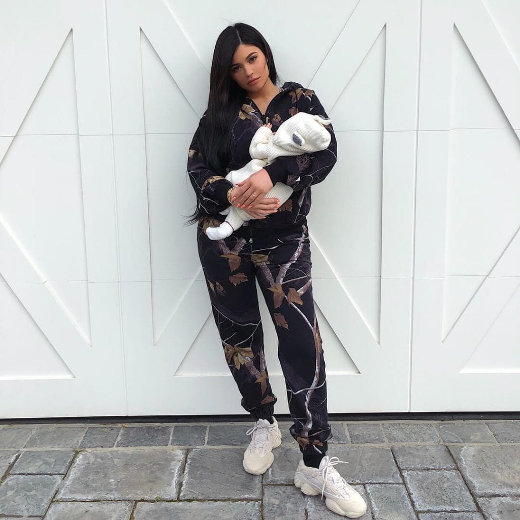 Kylie Jenner con una hija que cumplió el mes de Instagram
